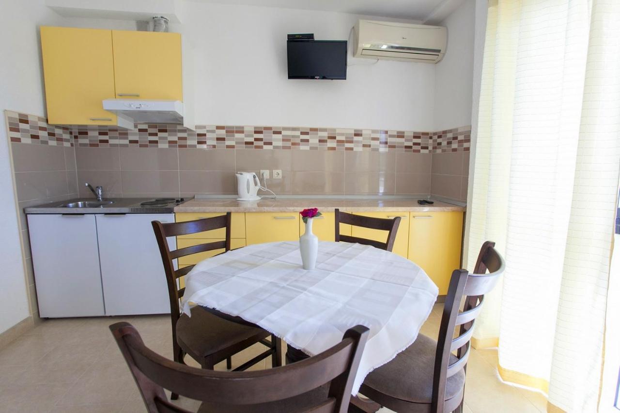 Apartments With A Parking Space Baska Voda, Makarska - 6761 Eksteriør billede